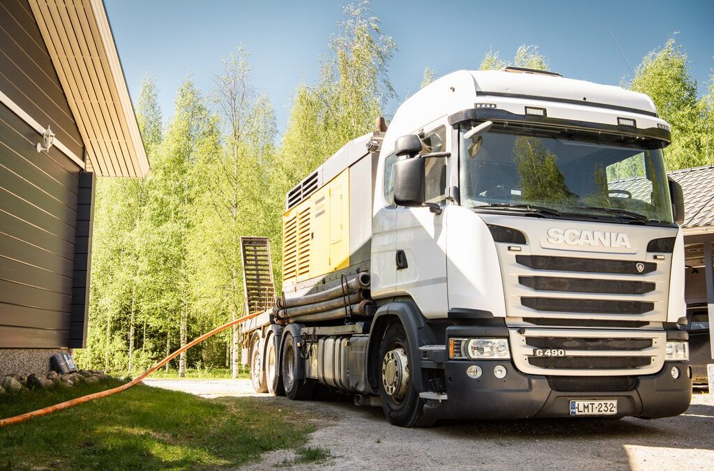 Tarvitsetko porakaivoon vesipumppua tai pumpun nostoon/laskuun kärryä?