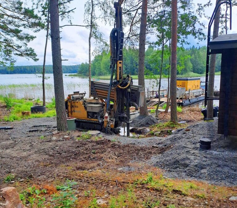 Vesikaivon porausta saaressa